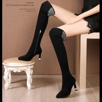 2023 Дамски обувки; Дамски ботуши над коляното с ципове отстрани; Елегантни и модерни ботуши; Дамски обувки с хрустальным папийонка на тънките токчета с шипове; Дамски обувки