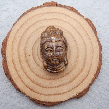 Висулка във формата на глава на Буда, издълбани от бронзита, 30x18x13 мм, 12 г
