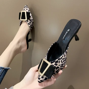Обувки на висок ток, дамски чехли с остри пръсти, луксозни чехли на равна подметка, дамски джапанки 2023 Pantofle, тънък дизайн летни леопардовые новости