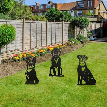 Колове за косене на тревата в задния двор с доберманом-пинчером, градински статуетки от метал за кучета френски булдог, фестивални украса и декор на двора